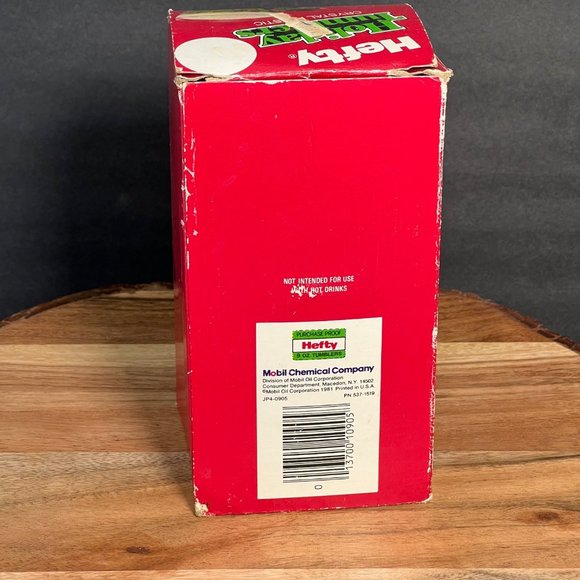 Hefty Holiday Tumblers Crystal Plastic Open Box 16 Cups 1981 Vintage Christmas - Picture 6 of 8